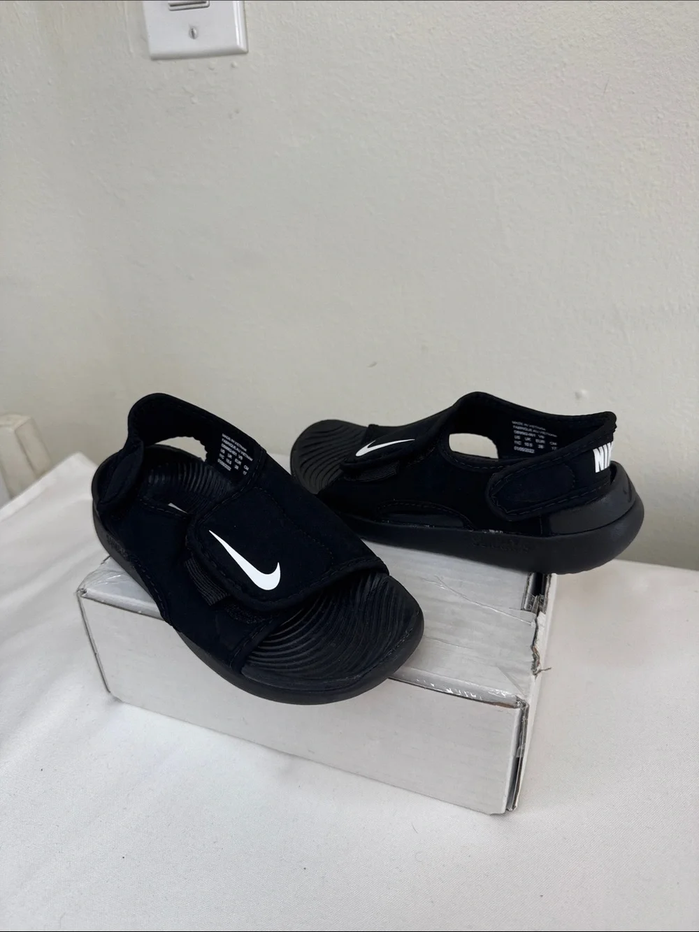 Nike (GS) Sunray Adjust 5 V2 Black Slide Sandals Sz 11C